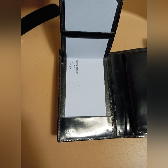 Prada Black patent leather wallet, checkbook - Picture 2 of 16